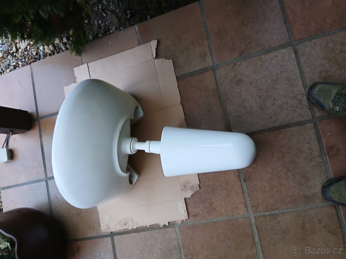 starší umyvadlo - 3