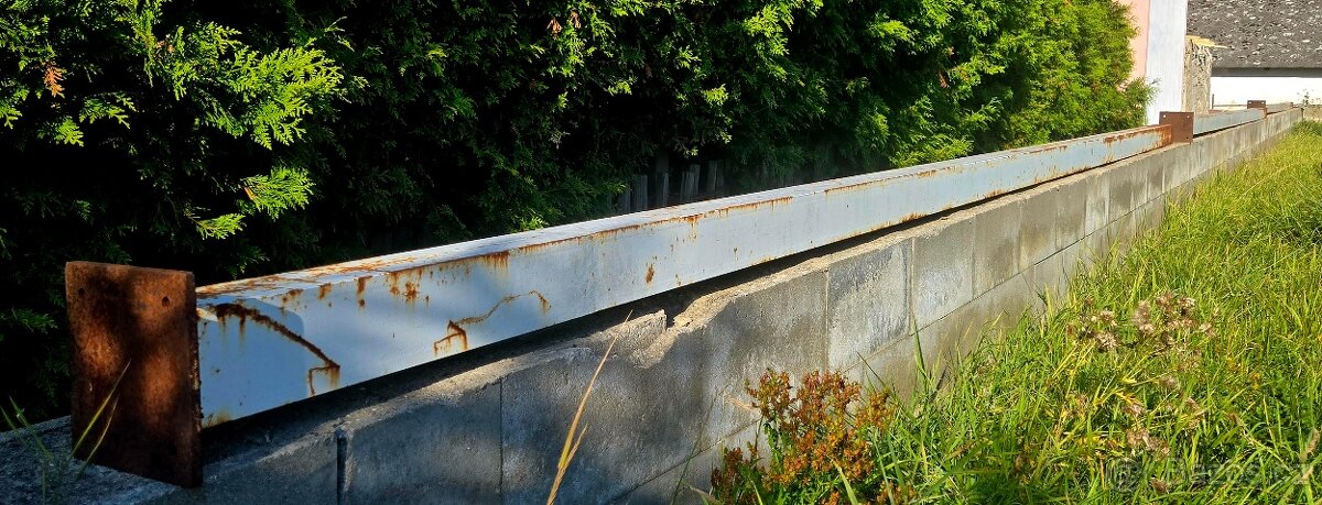 OCELOVÉ NOSNÍKY- STOJKY- PROFILY DÉLKA 7M. 6KS. - 3