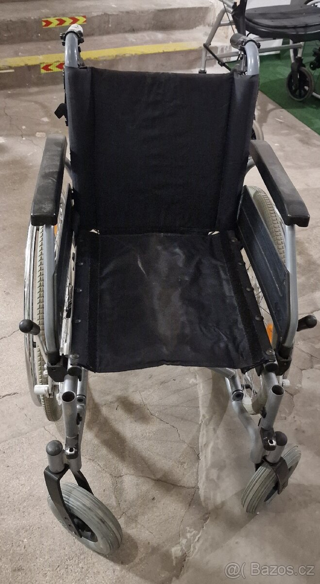 Mechanický invalidní vozík bez podnožek - 3