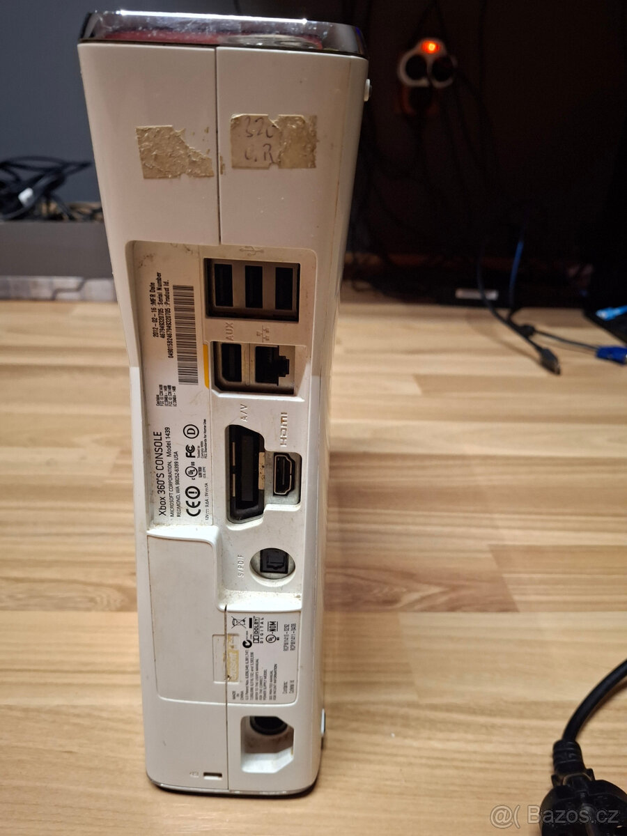 Xbox 360 + zdroj, 2x ovladač, AV kabel, GTA V a mnoho her - 3