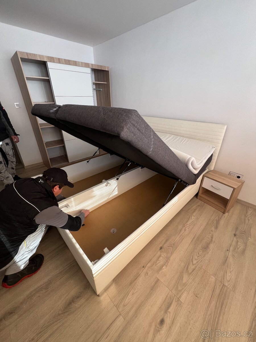 Čalouněná bílá postel - 3