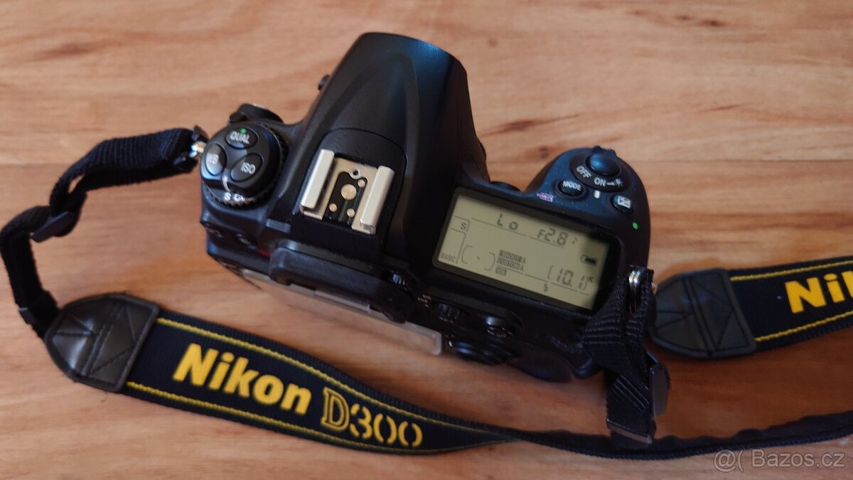 Nikon D300 tělo foťáku - 3