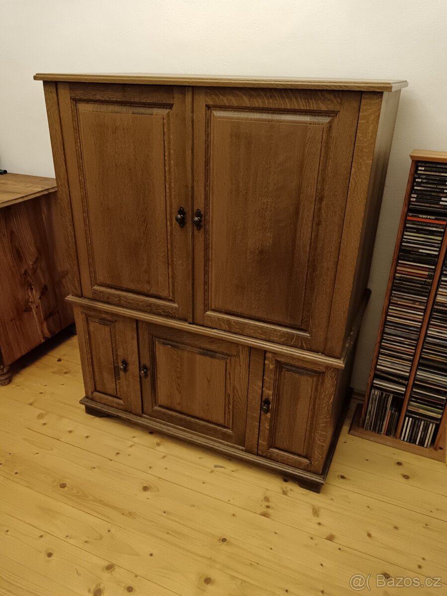 Skříň pro TV, video, audio. Dub masiv. - 3