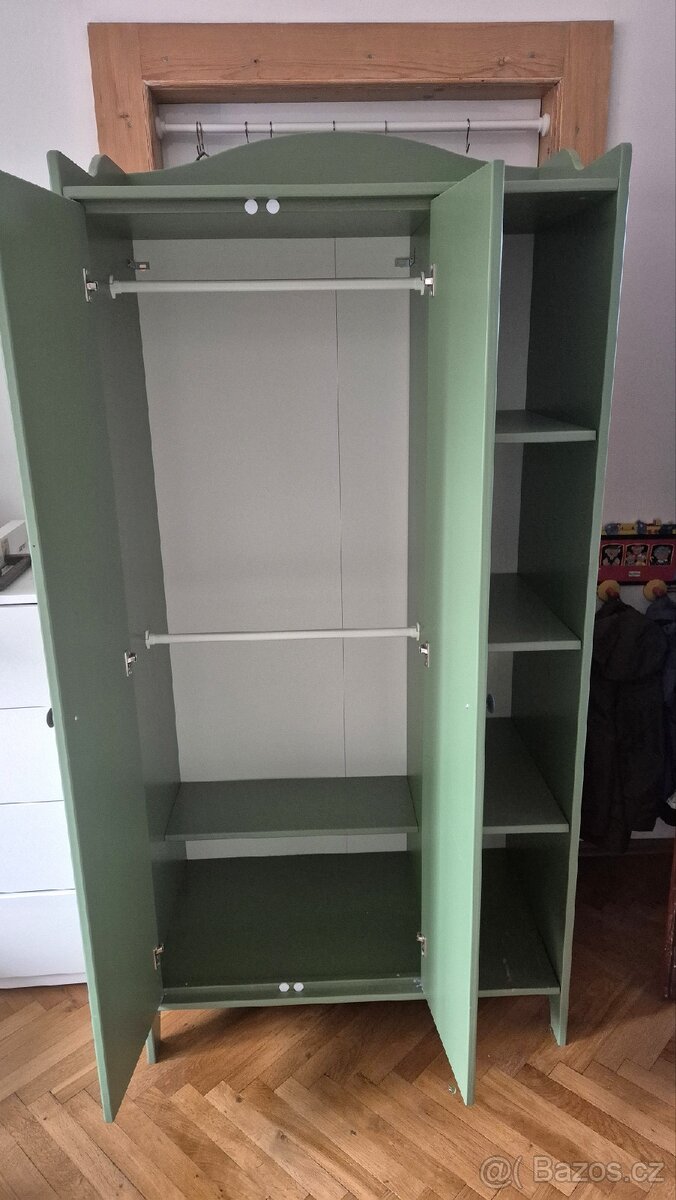 IKEA dětská šatní skříň TROGEN z masivu - 3