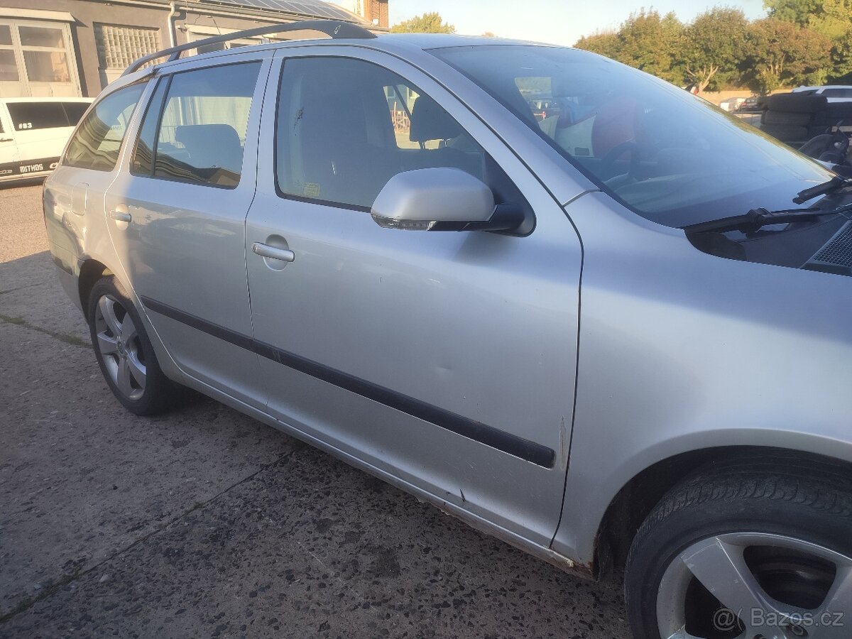 ŠKODA OCTAVIA II. -DÍLY Z VOZU - 3