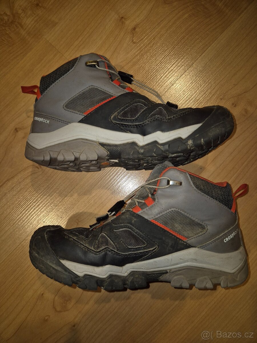 trekové kotníkové šedo-černé boty v.36 quechua - 3