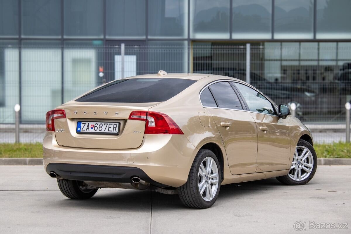Volvo S60 2.0T Summum Powershift - 3