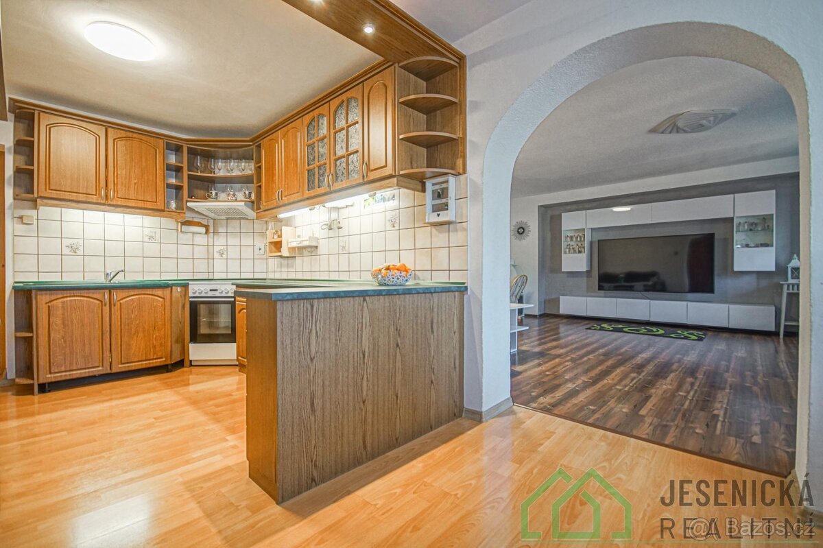 Prodej rodinného domu s obchodním prostorem ve městě Žulová - 3