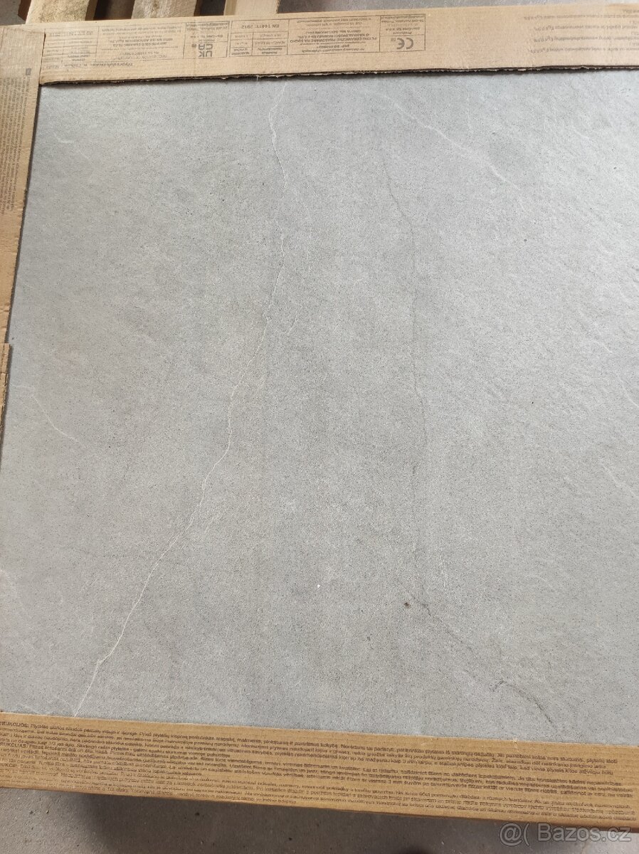 Prodám vnitřním dlažbu.barva šedá 60/60 - 3
