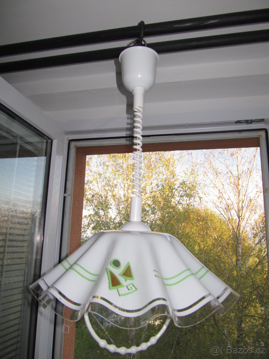 PLASTOVÝ LUSTR STAHOVACÍ - 3