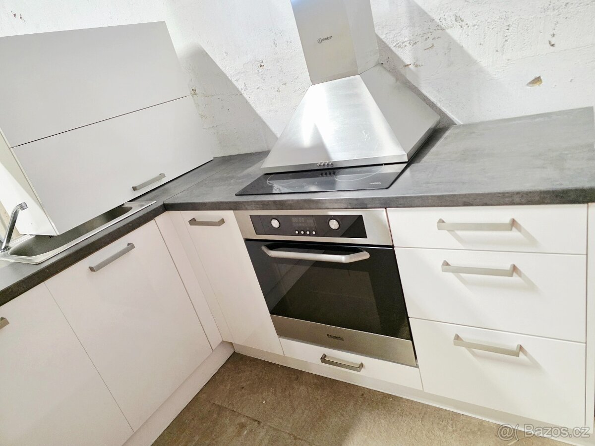 Kuchyňská linka se spotřebiči - 3