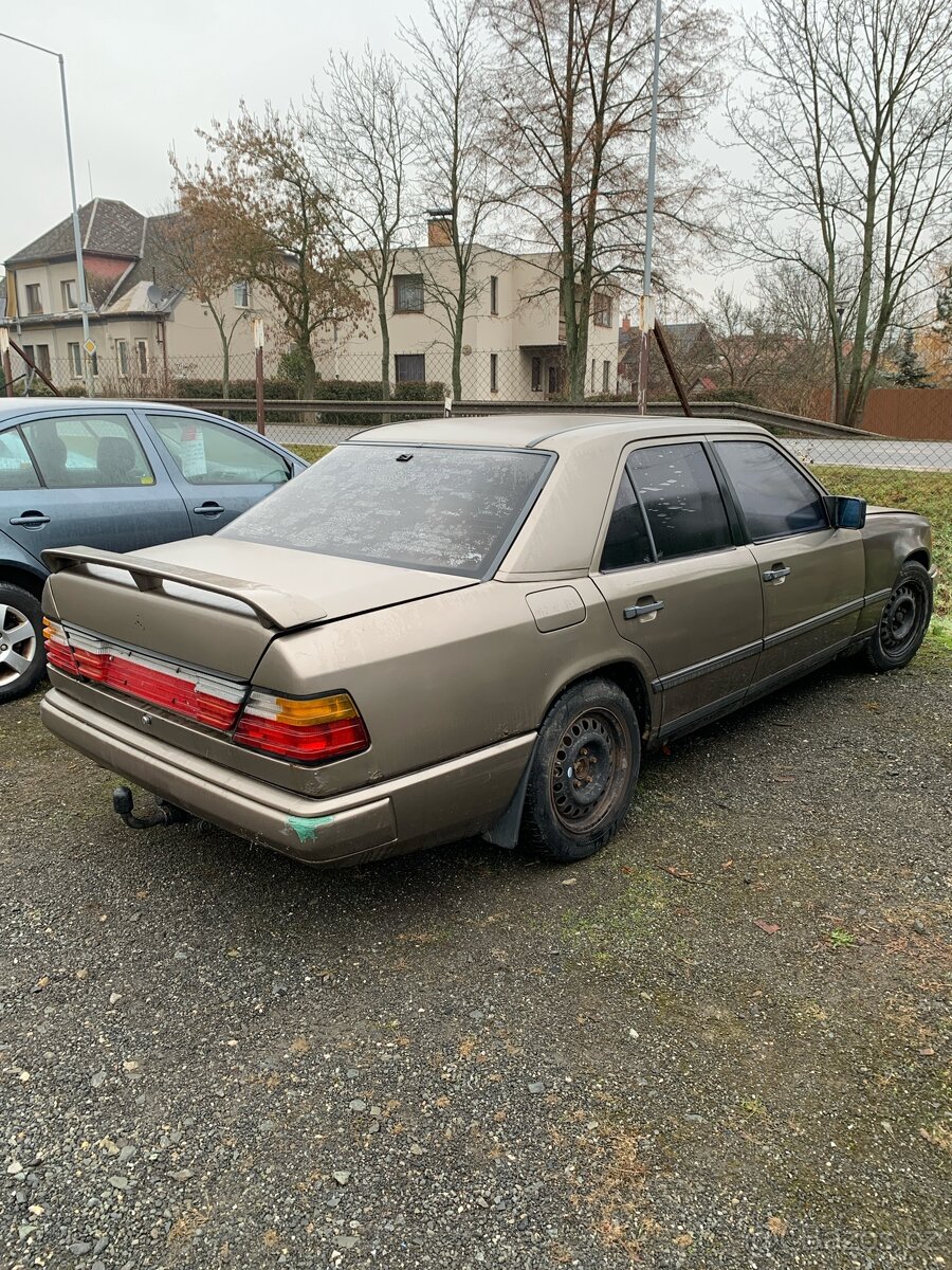 Prodám Mercedes Benz 200D - 3