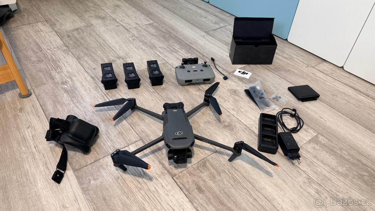 Dron DJI Mavic 3 Fly More Combo V2.0 - 3