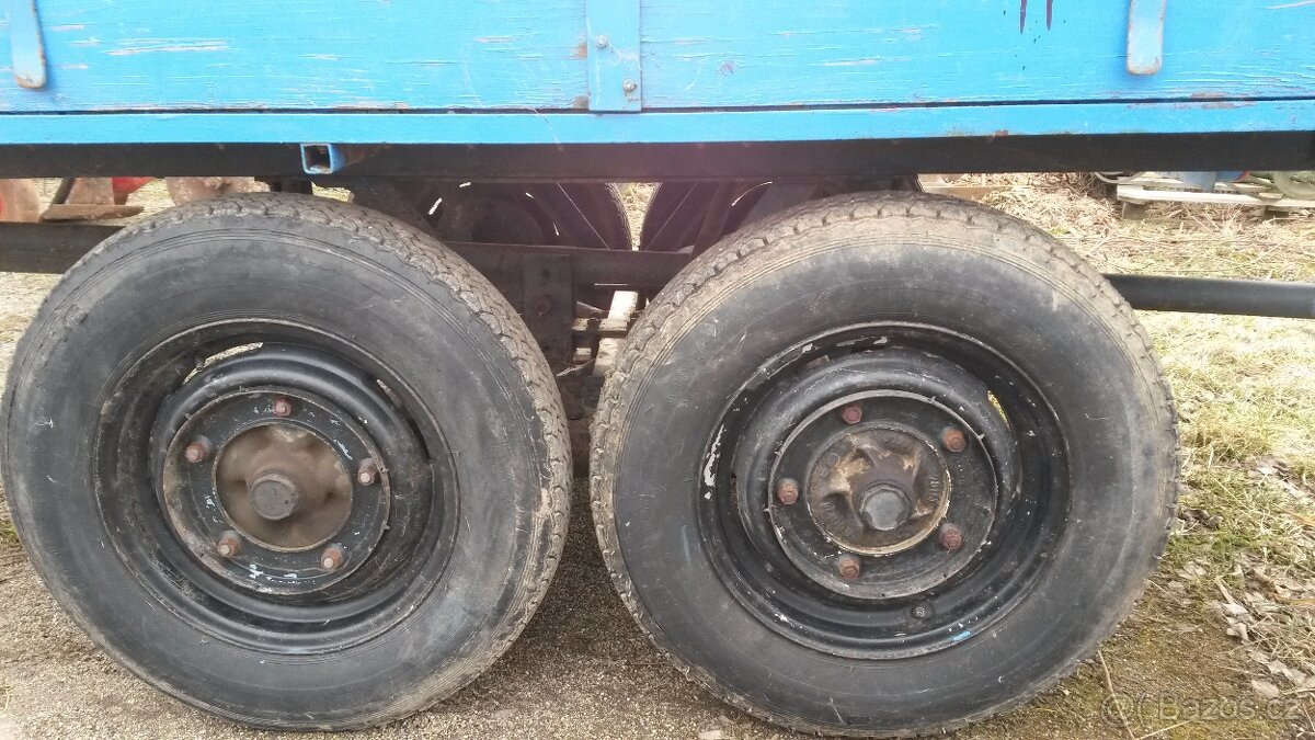 Přívěs za traktor valník, domácí výroba, na 2 tuny, dvounápr - 3