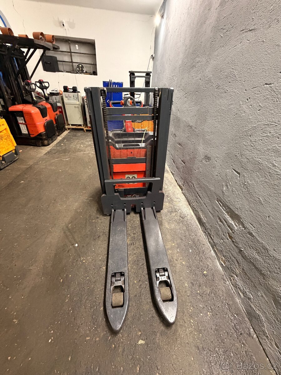 Elektrický vysokozdvižný vozík Linde L12 za 33.000Kč - 3