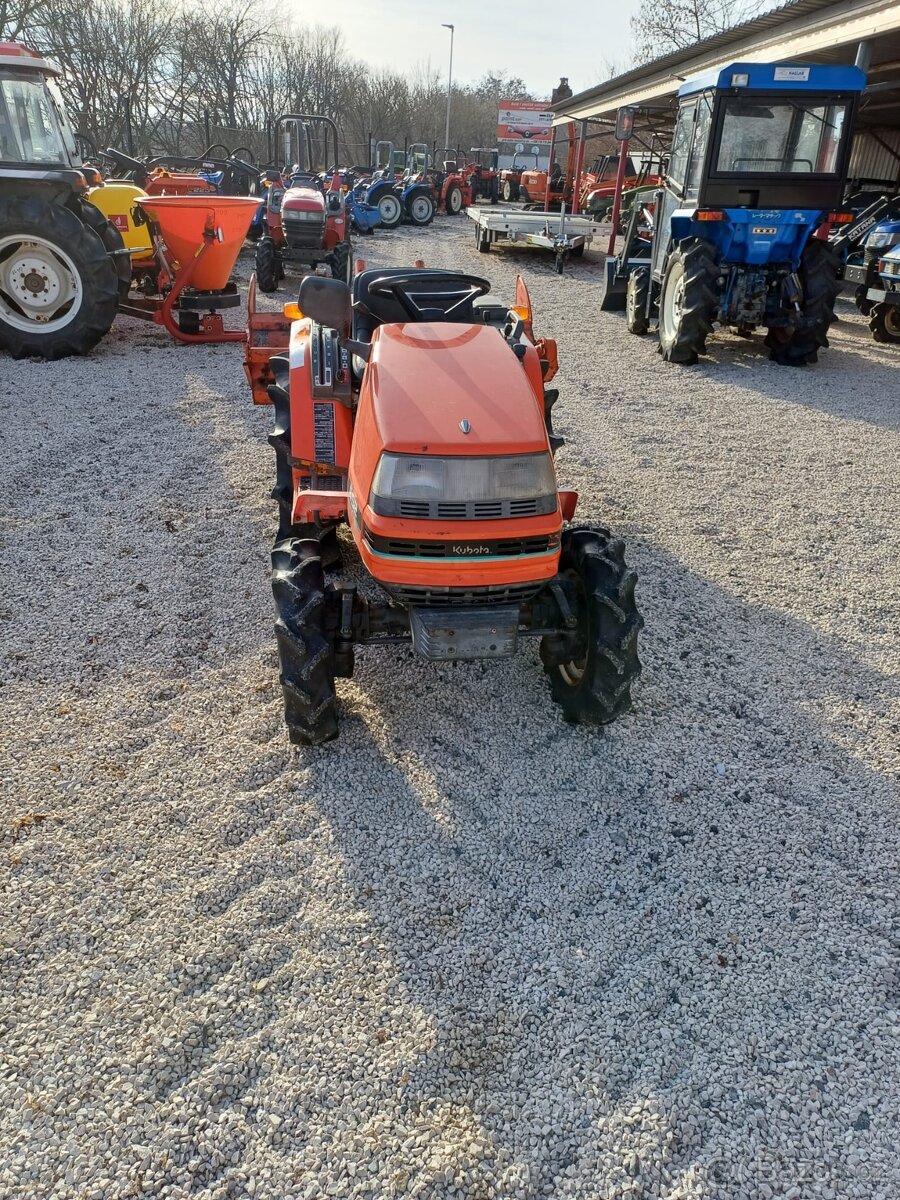 malotraktor Kubota B52 4x4 - 3