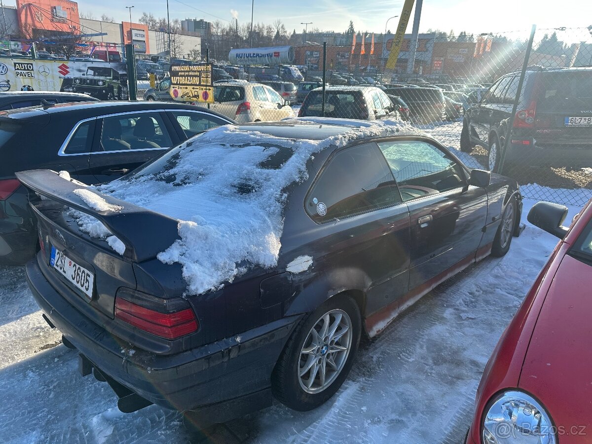 BMW e36 318is coupe - 3
