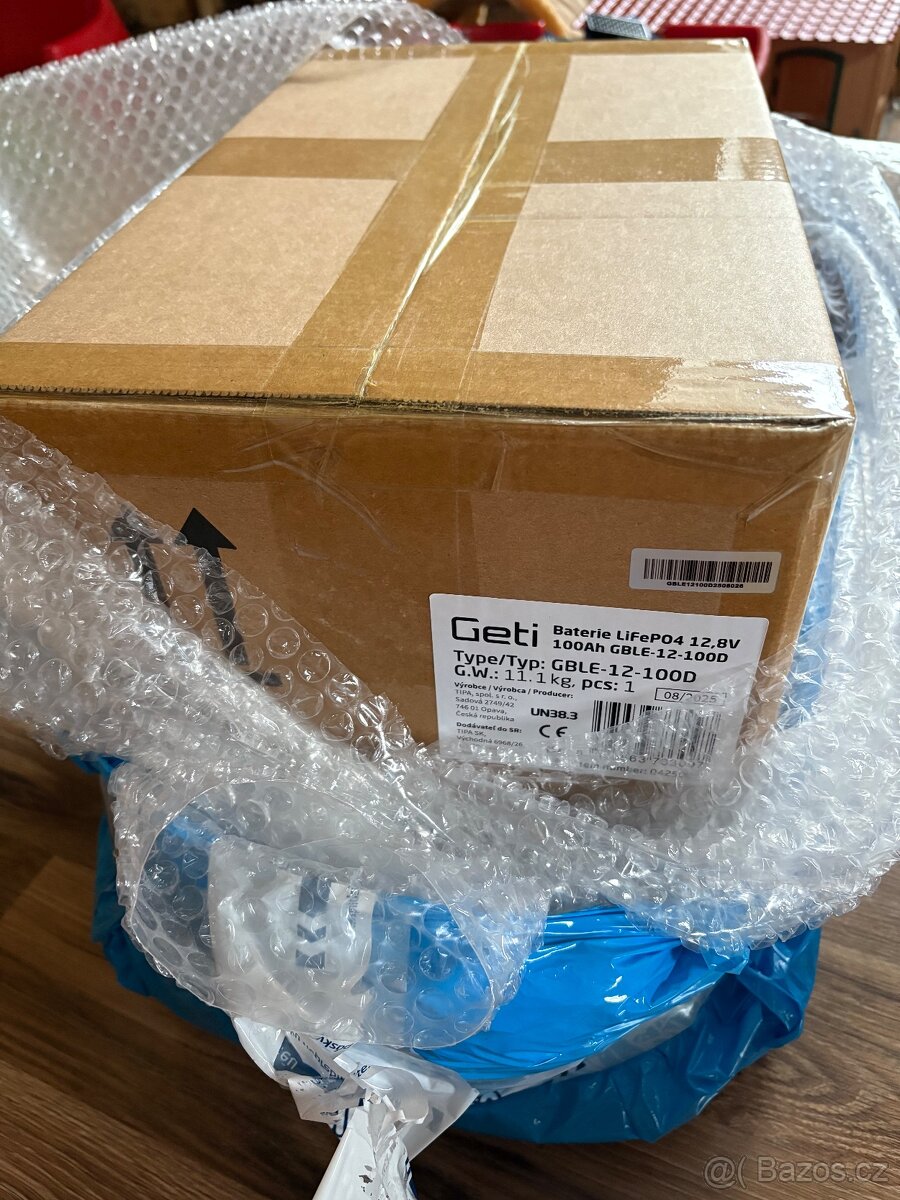 Baterie LiFePO4 12,8V 100Ah GETI GBLE-12-100D Displej - 3