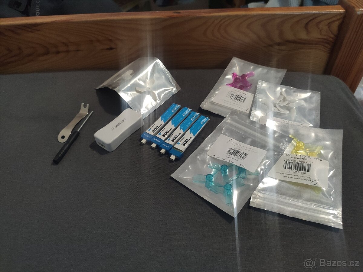 BETAFPV Dron Meteor 65 + 4 baterie + nabíječka + náhradní vr - 3