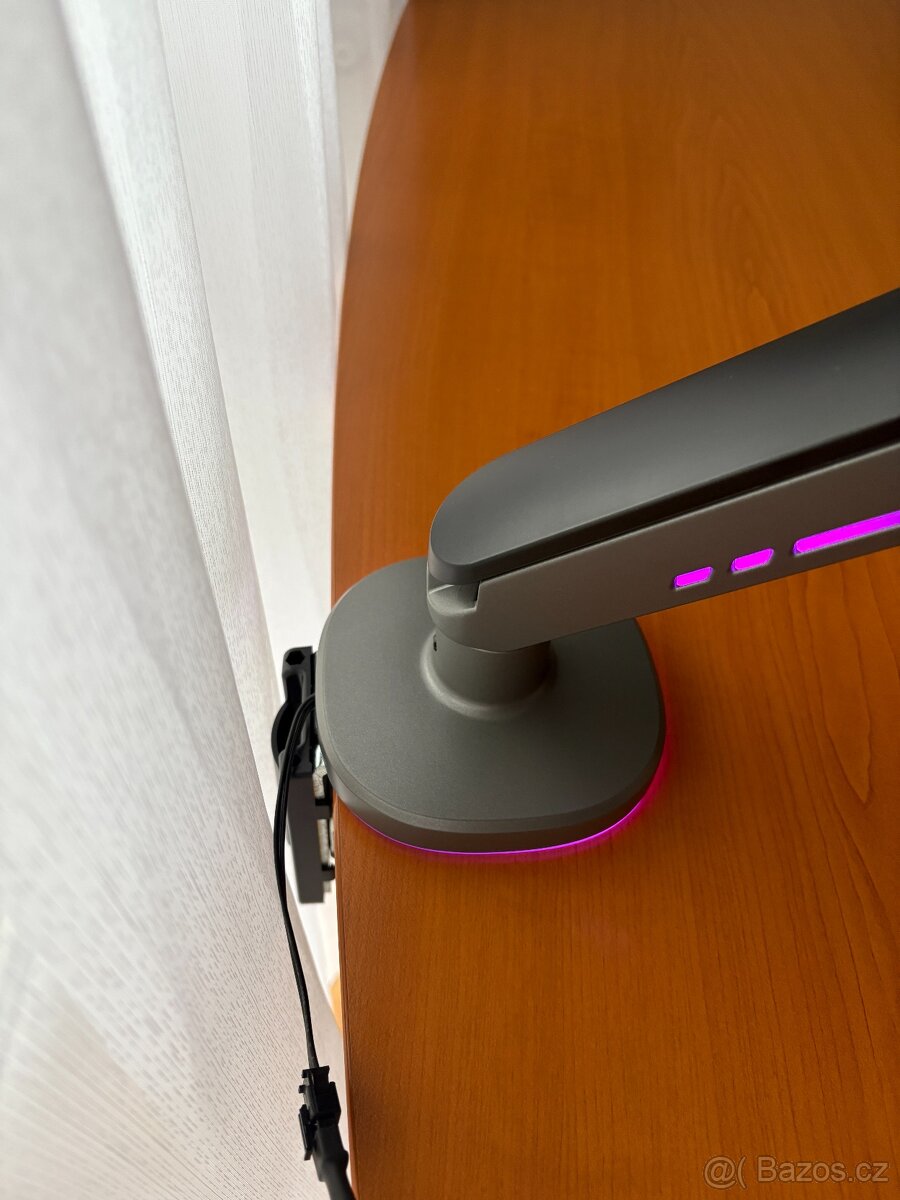 RGB stolní držák pro monitor 17" - 32" - 3