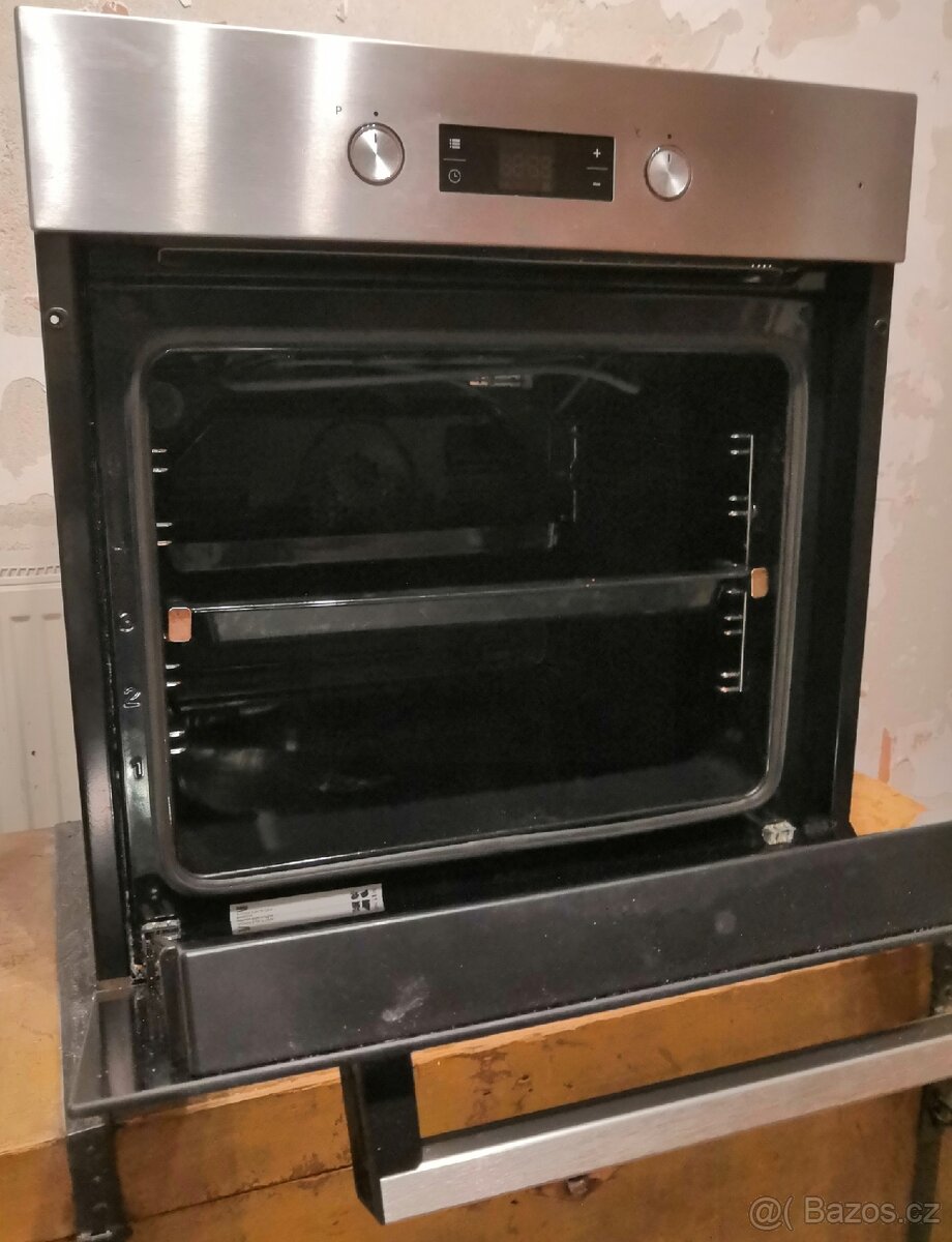 Vestavná trouba Beko 700kč - 3