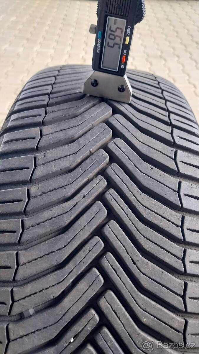 Prodám 2 x celoroční pneu Michelin 215/60/17 - 3