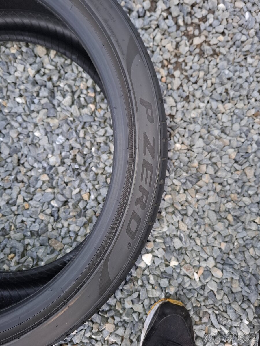 Pirelli 235/35 R19 - 3