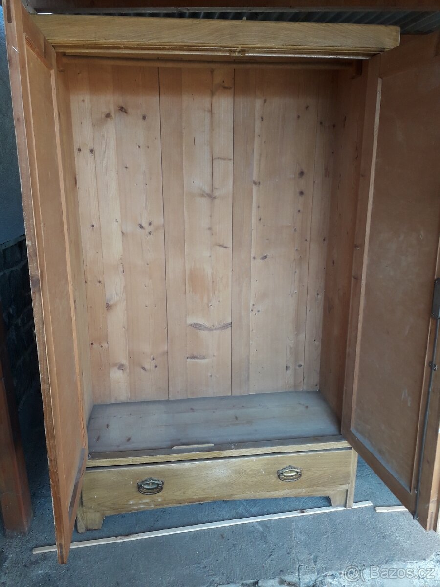 Prodam dve parove celomasivni skrine krasny stav - 3