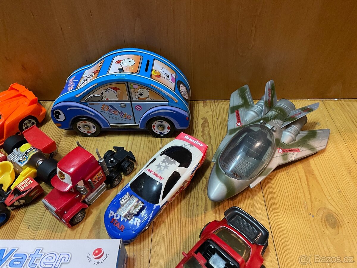 Set autíček - hračky - 3