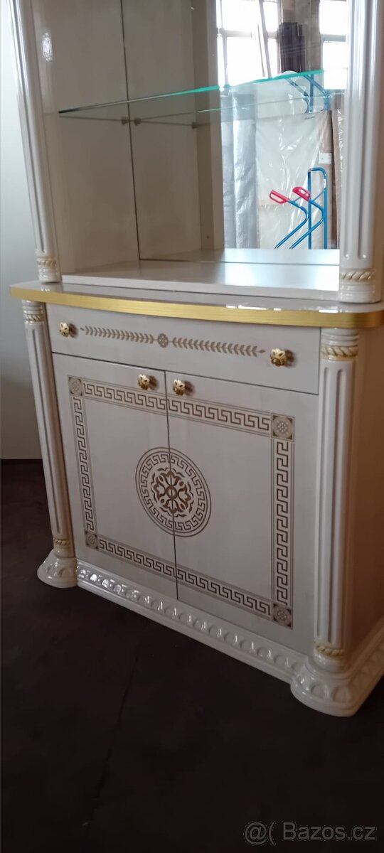 Prodám vitrínu bílo zlaté barvy - 3