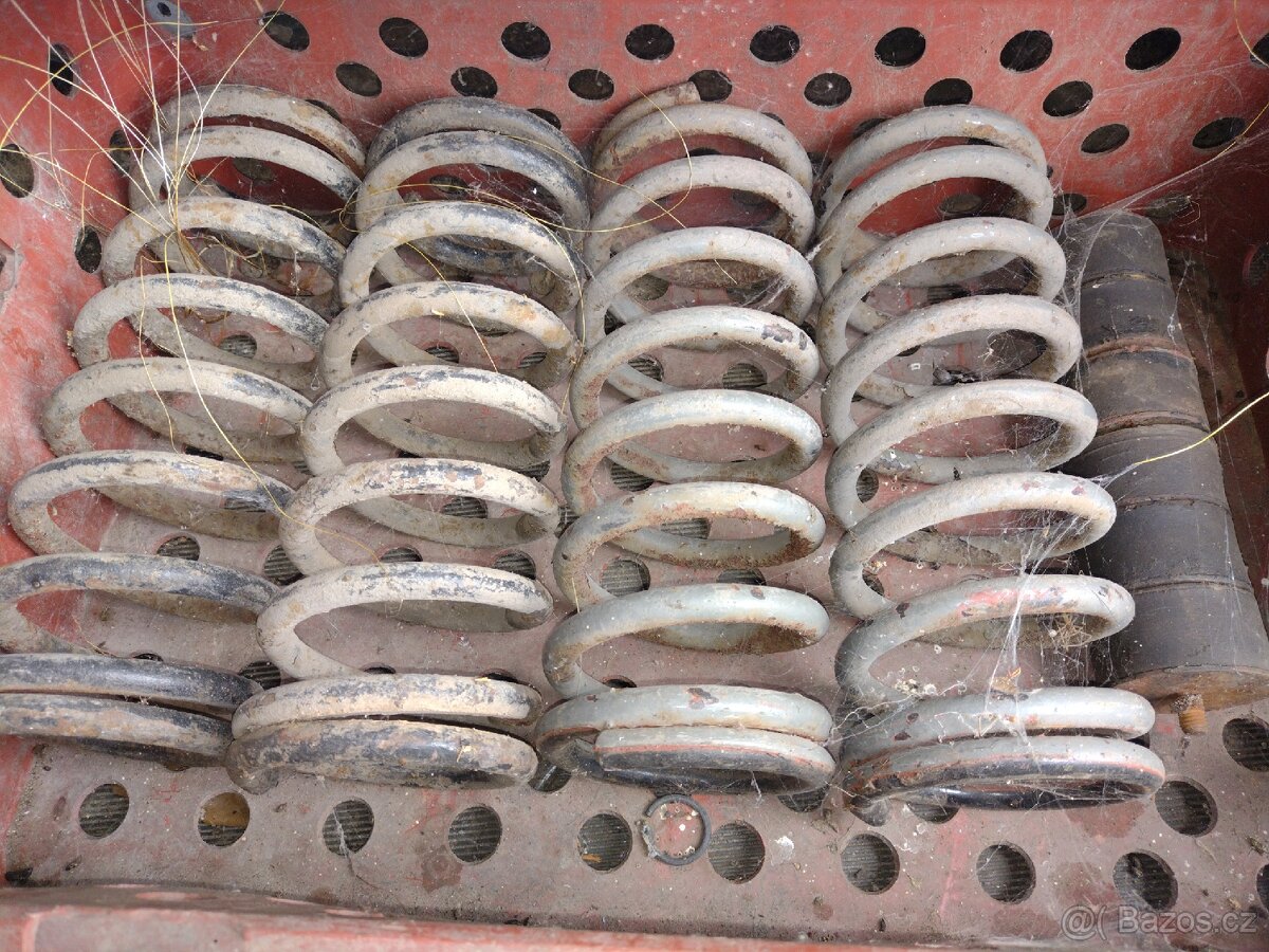 Škoda 100 náhradní díly - 3