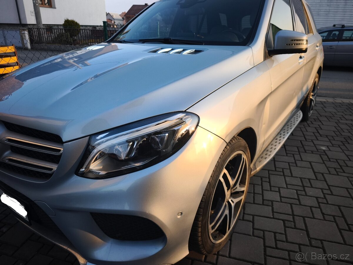 havarovaný Mercedes Benz GLE 500 e - 3