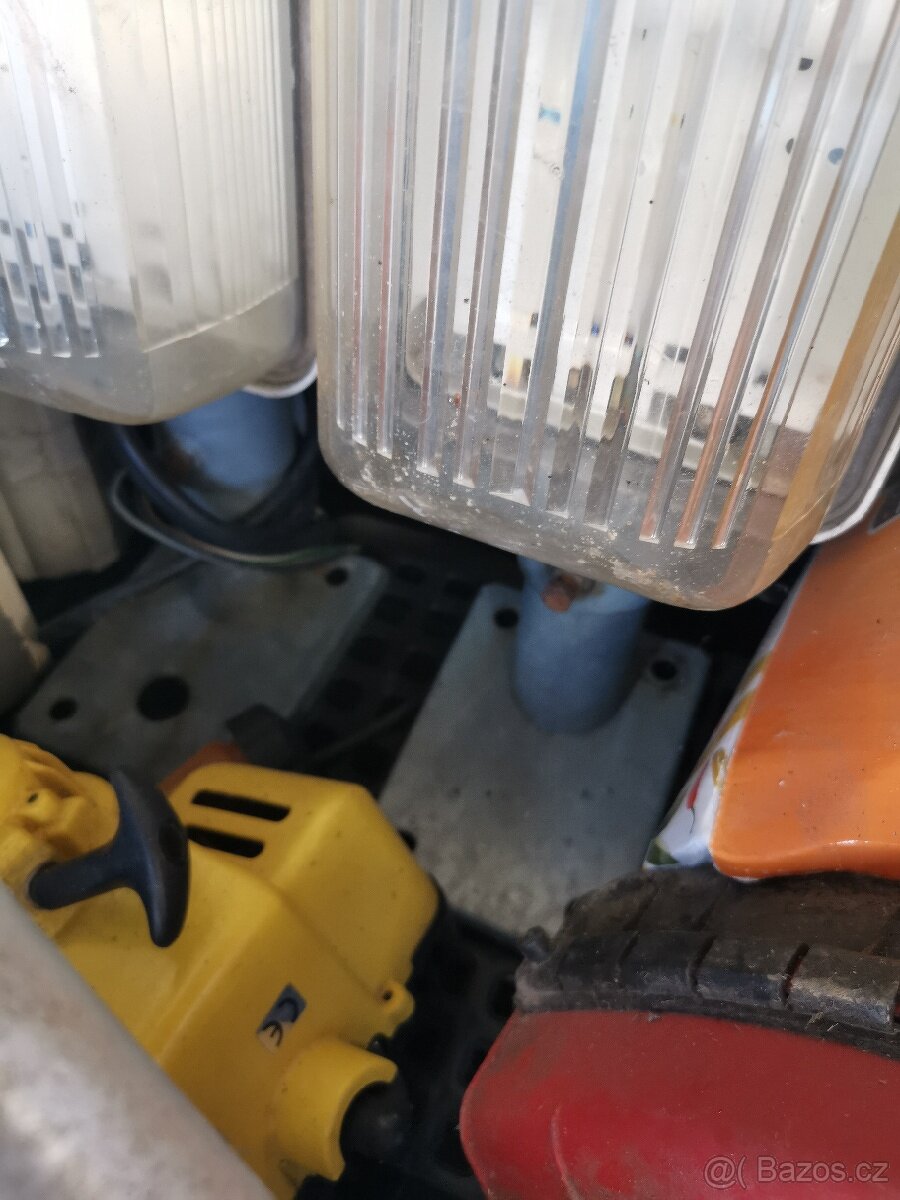 Prodám osvětlení 220V. Cena za vše. - 3