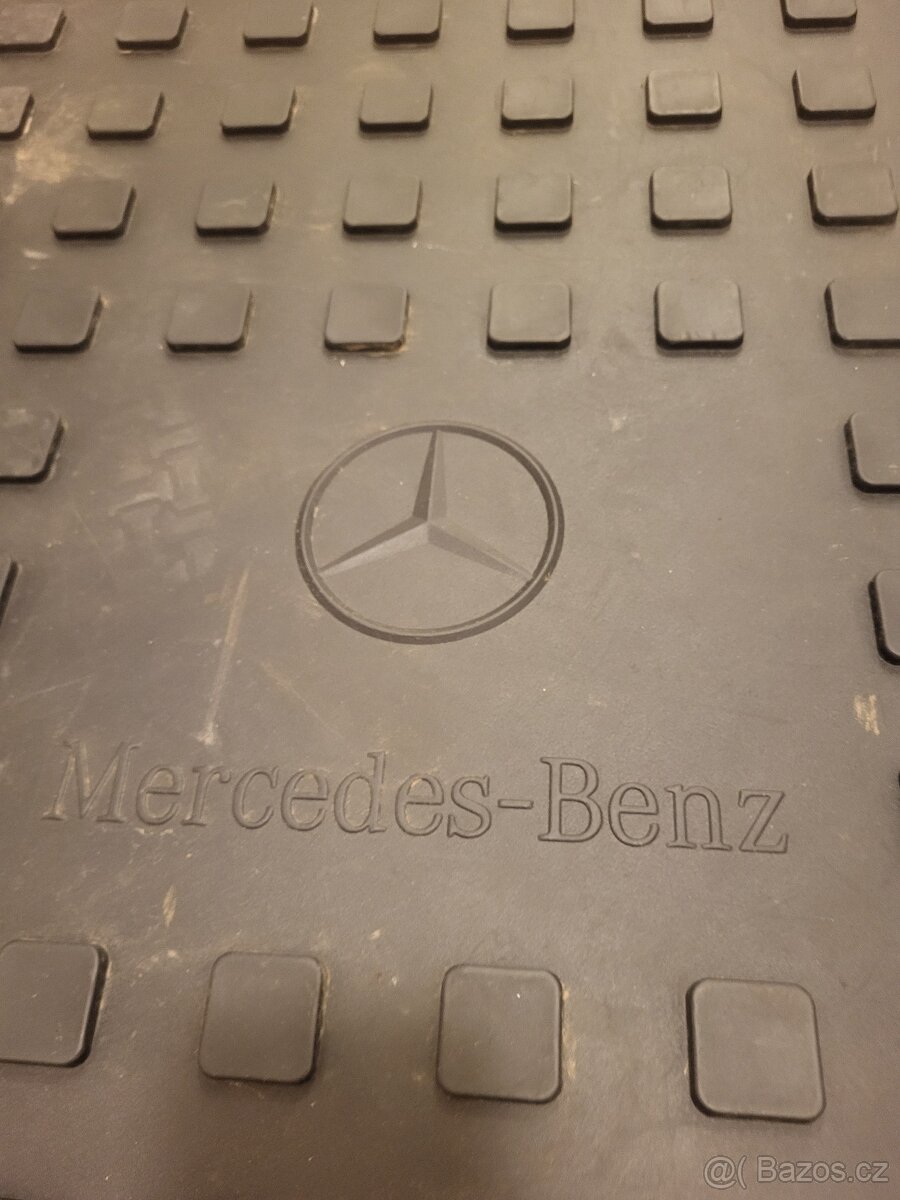 Vana do kufru auta Mercedes Benz - 3