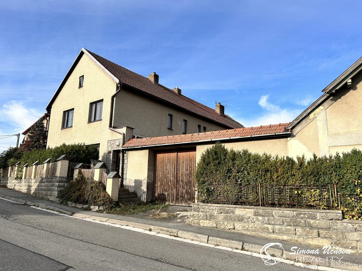 Prodej dvougeneračního RD s hospodářskými budovami v Makově – pohled 3