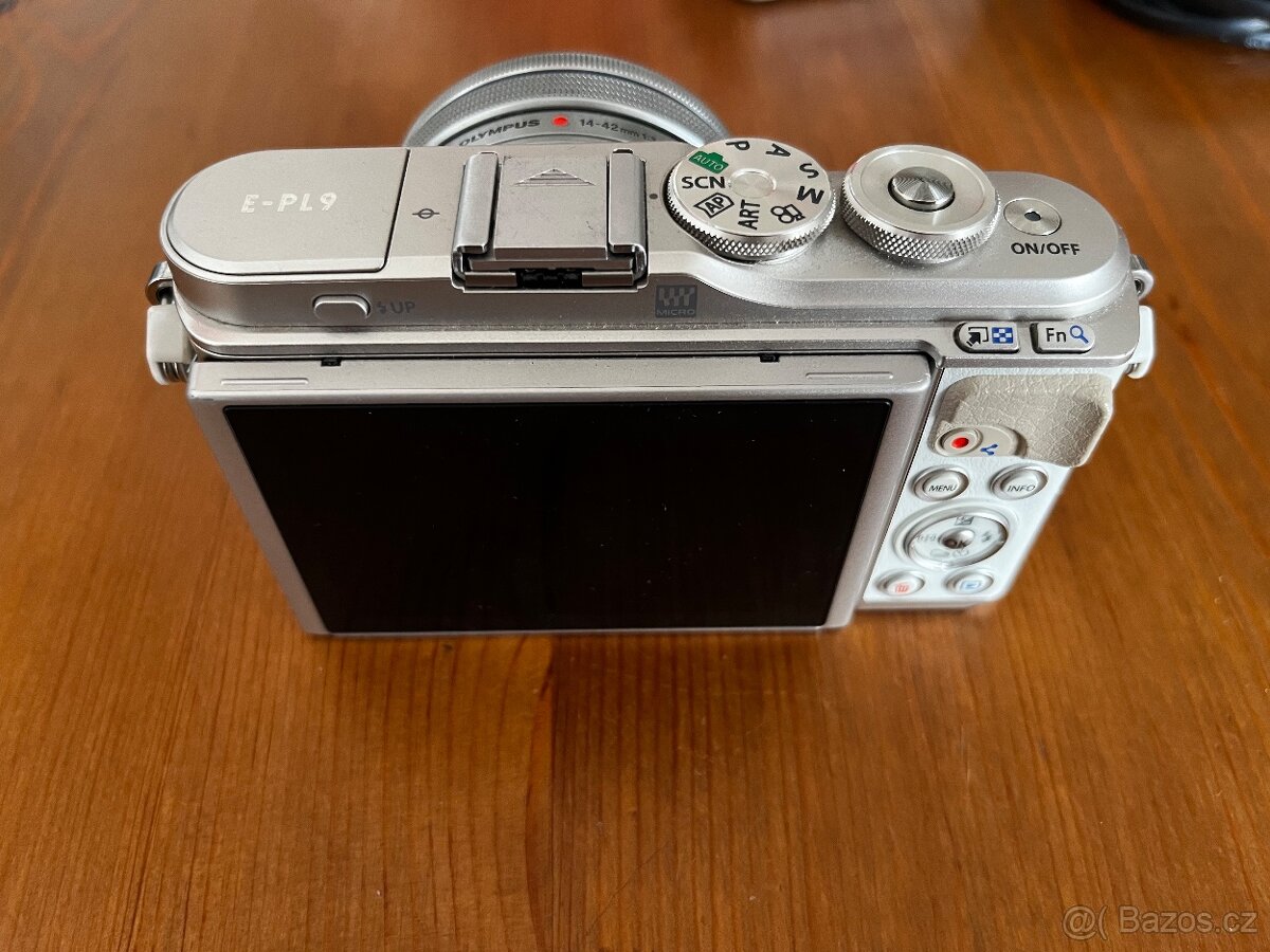 Olympus PEN E-PL9 - 3