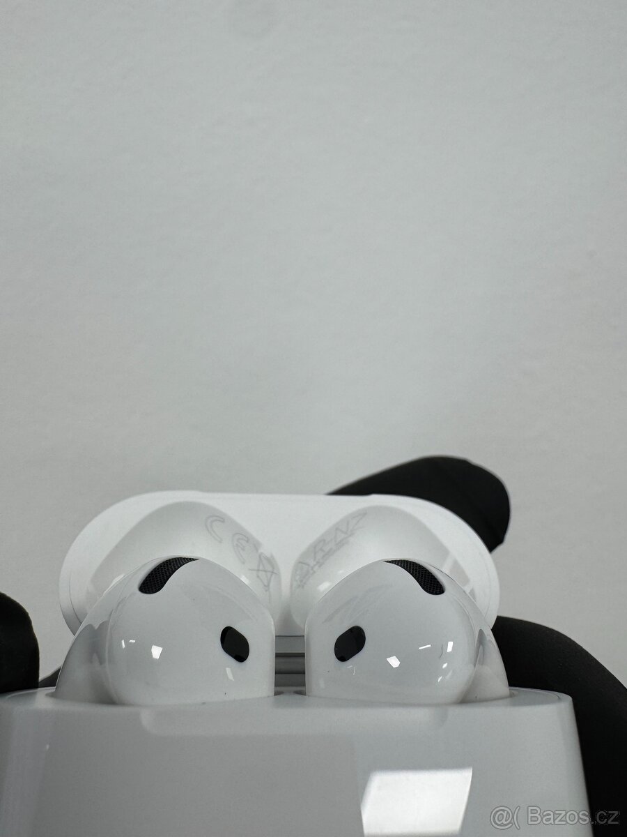🎧 Apple AirPods 4 - 3
