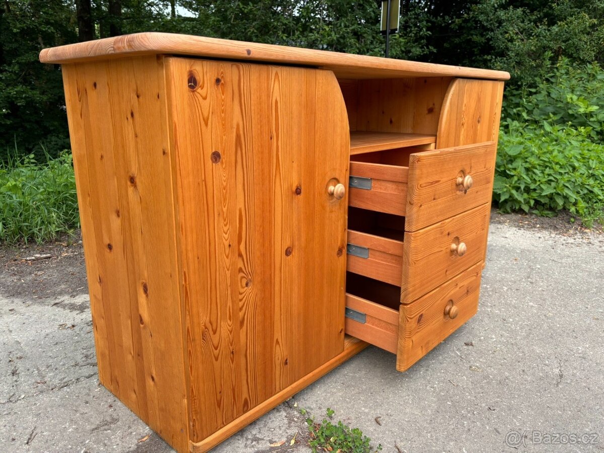 Celomasivní komoda - 3