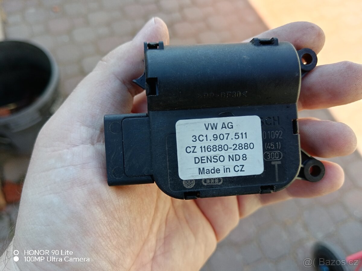 Servomoterek - 3
