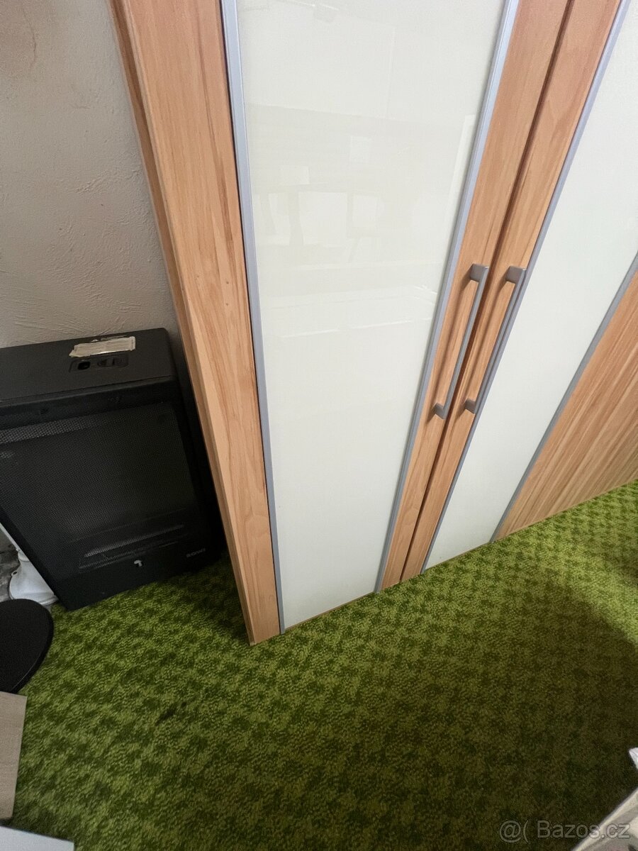 ŠATNÍ SKŘÍŇ 300 cm - 3