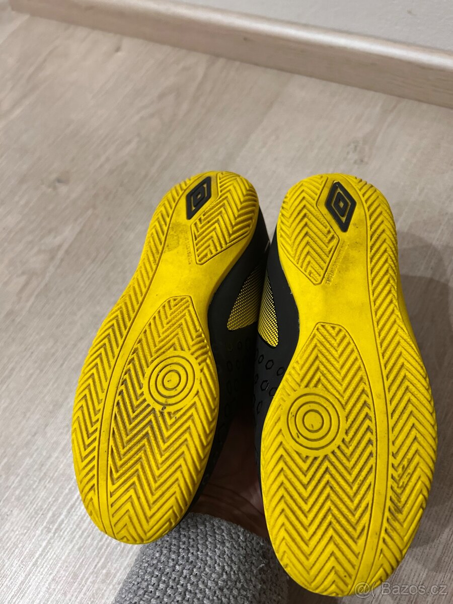 Sálová obuv Umbro velikost 30 - 3