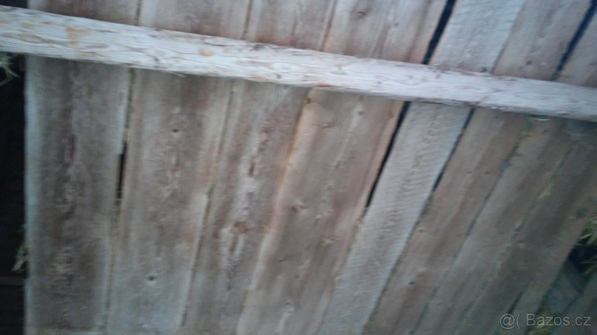 Staré nezejdované fošny a tesané trámy - 3
