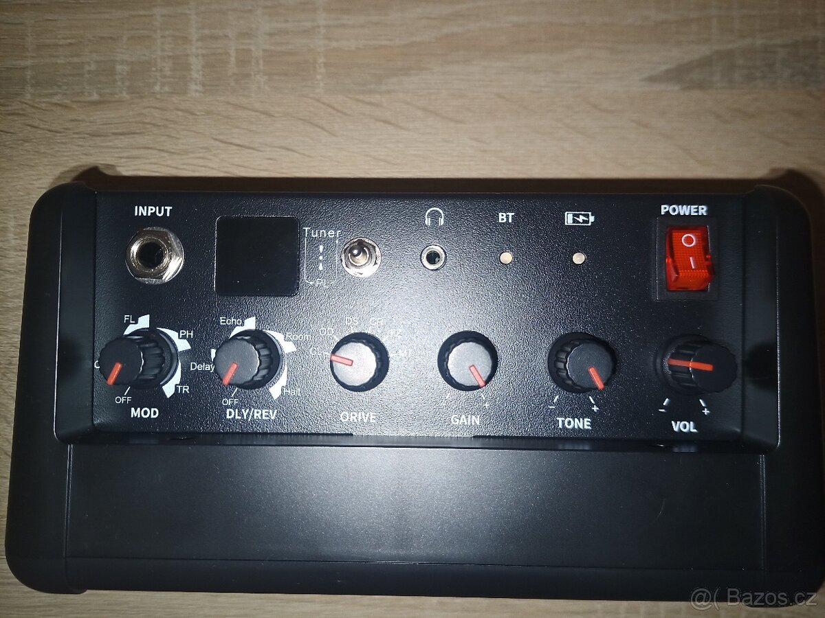 Malé kombo Rowin 15W pro aku. i el.kytaru ( nové, levně ) - 3