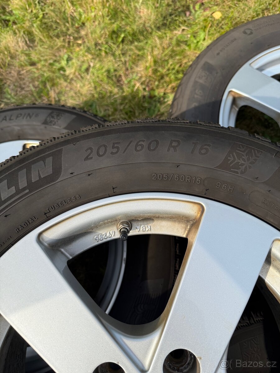 Prodám 205/60 R 16 - 3
