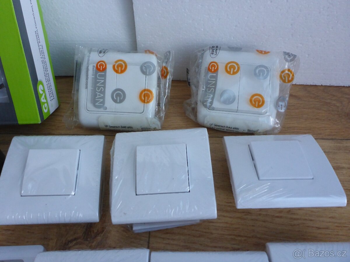 Zásuvky a vypinače - 3