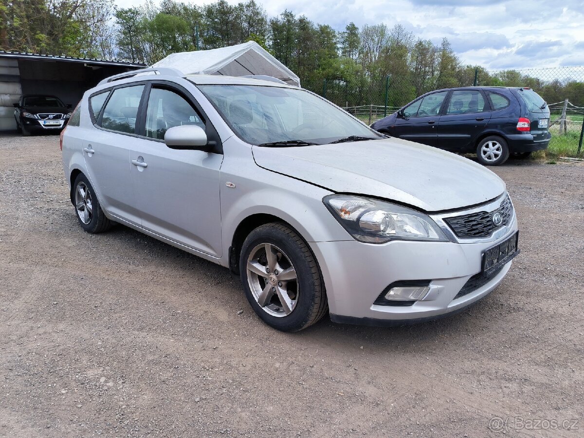 Kia Ceed Combi 1,6i benzín, klimatizace - 3