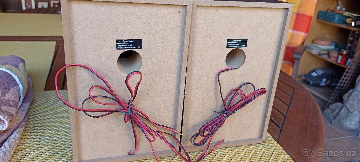 Prodám dva menší reproduktory - 3