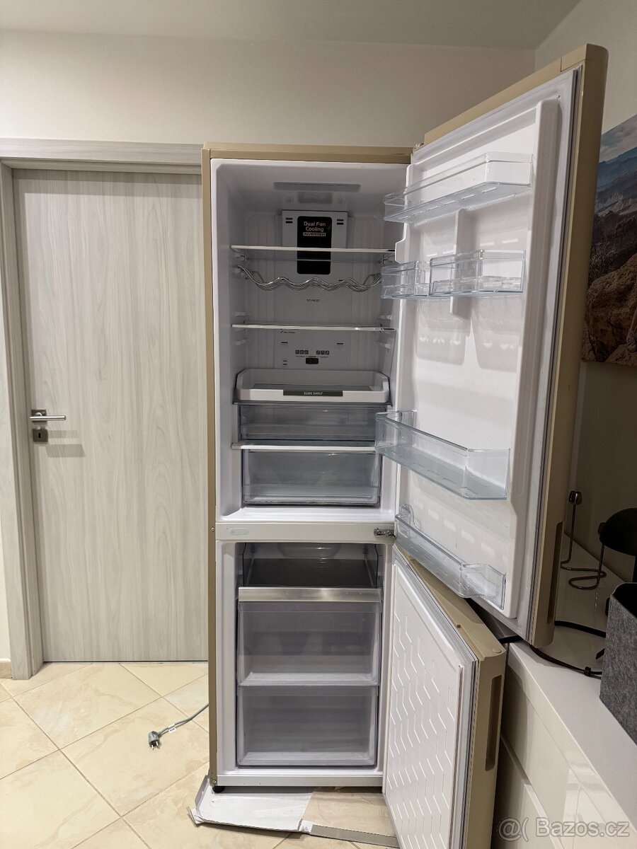 Lednice s mrazákem Hitachi - 3
