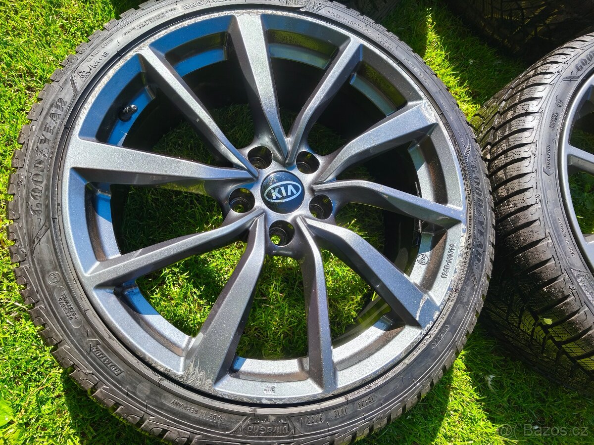 Dvourozměrná zimní sada KIA Stinger r19 5x114,3 - 3