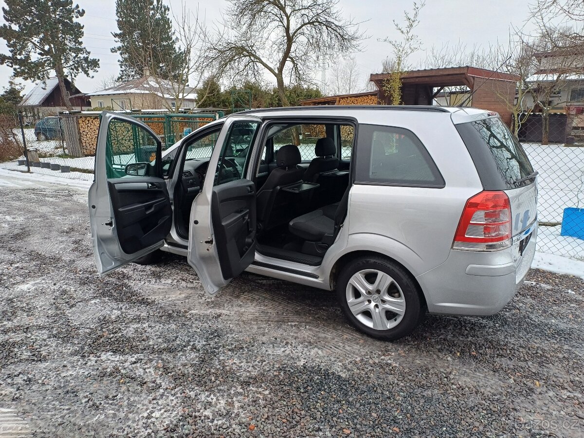 LPG ... 7 místné..Benzínová Opel Zafira 1.8 ... - 3